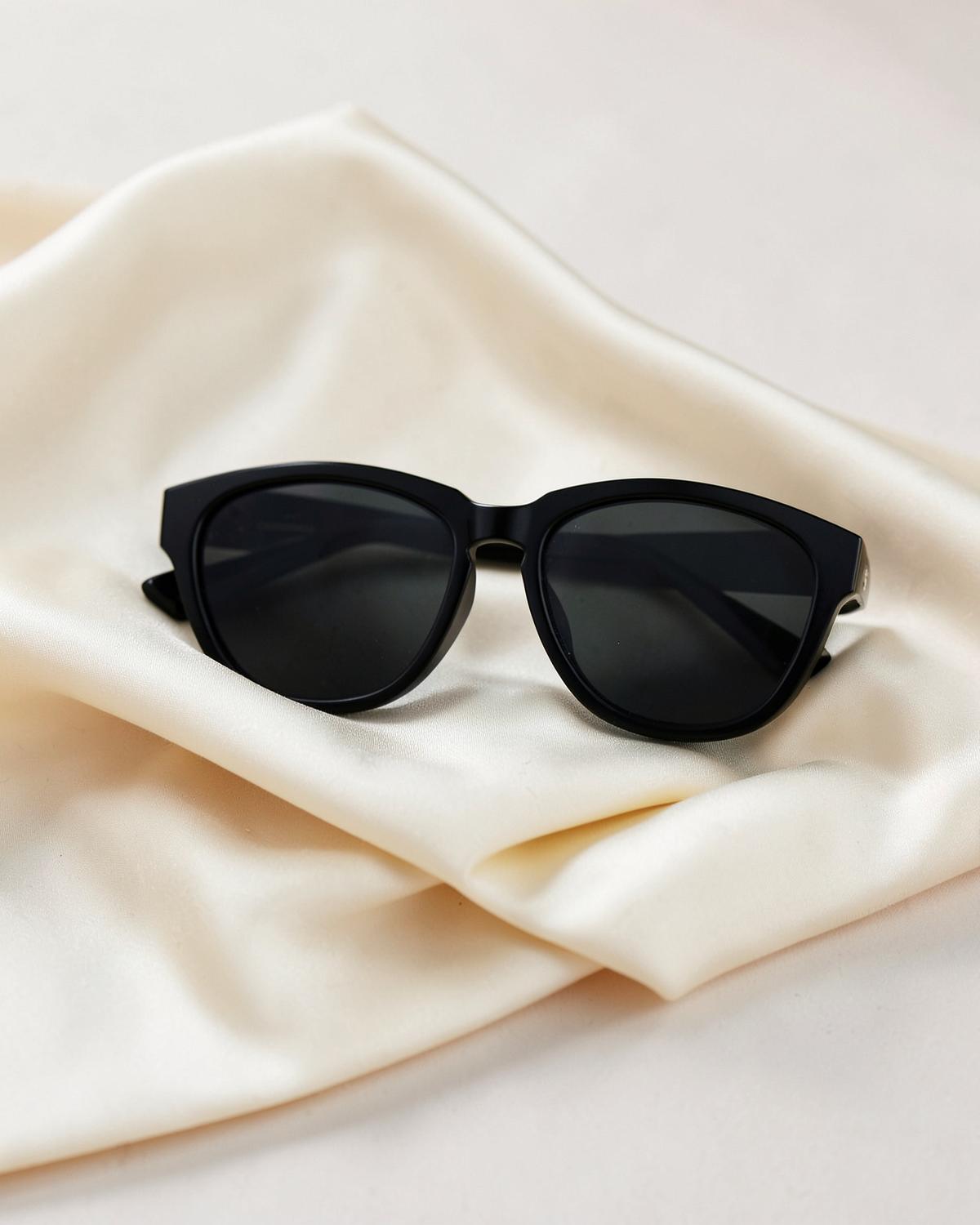 Noir Slim Frame Sunglasses